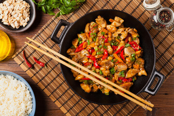 Chicken kung pao. Fried chicken pieces with peanuts and peppers.