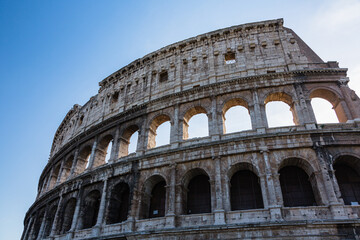 Fototapeta na wymiar イタリア　ローマの円形闘技場コロッセオの外観