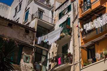 Fototapeta na wymiar イタリア　サレルノの路地裏の民家 