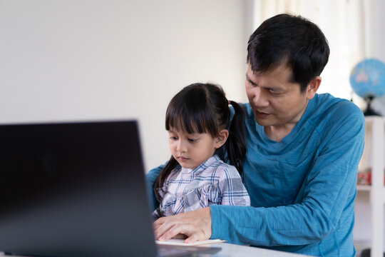 Asian Father Is Helping And Support Daughter To Studying The Lesson Of Online Class, Concept Of Role Of Parent To Supporting The Child Homeschooling During Stay Home And Quarantine In Virus Outbreak.