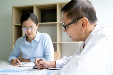 Businesswoman intern asking questions about online project