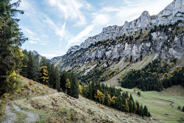 Justistal im berner Oberland zwischen Merligen am Thunersee und Eriz. Alpen, Gebirge, wandern, Schweiz