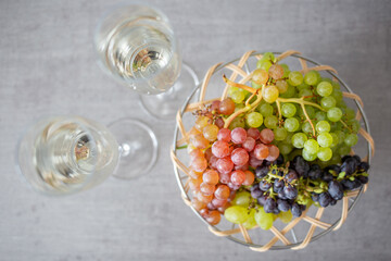 Basket with grapes and glasses of sparkling wine