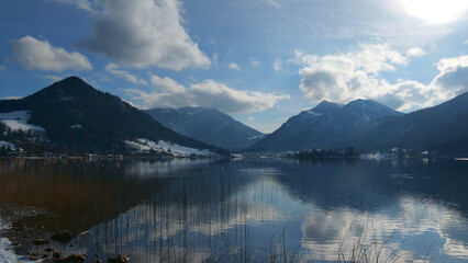Schliersee, Deutschland: Blick über den winterlichen See