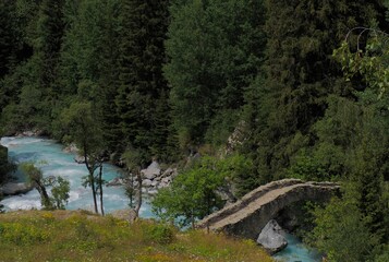 vieux pont de pierre