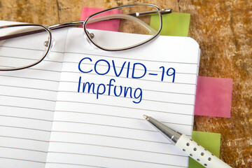 Eintrag im Notizbuch:  COVID-19 Impfung