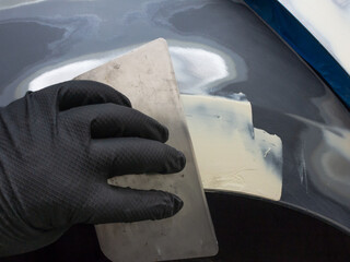 technology of applying automotive putty on a repair part.