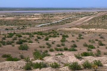 Der Grenzzaun an der Grenze Usbekistan Afghanistan