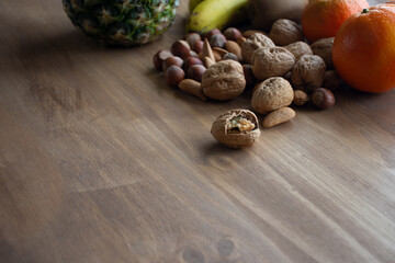 Obraz premium Nuts and fruits on a wooden table