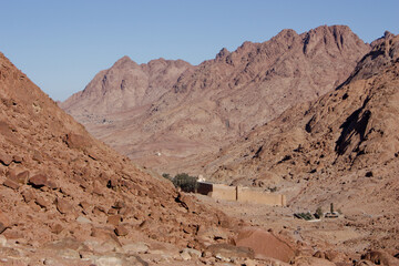 Fototapeta na wymiar mountain oasis in the desert