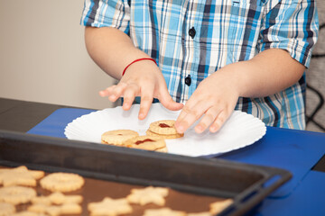 Obraz na płótnie Canvas Boy puts jam in cookies