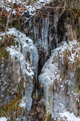 Eiszapfen am Hang