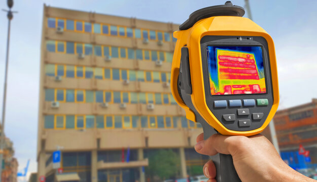 Recording Heat Loss Outside building Using Infrared Thermal Camera