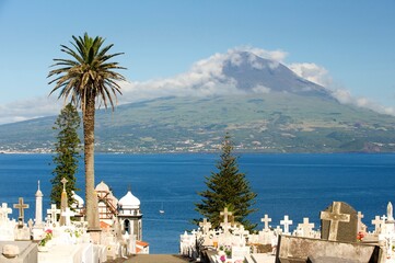 Vulkan Pico von Horta aus gesehen