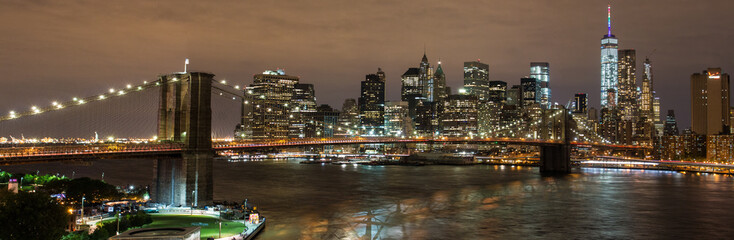 Fototapeta na wymiar Panoramic View on Manhattan Skyline and Brooklyn Bridge at Night 