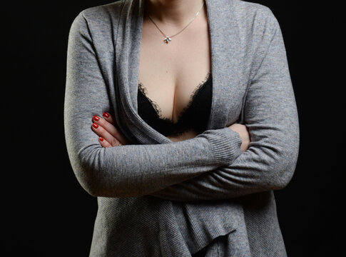 female taille busen brust ausschnitt decoletee dekolte bh