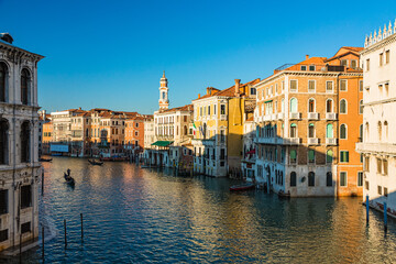 Fototapeta na wymiar イタリア　ヴェネツィアのリアルト橋からの景色 