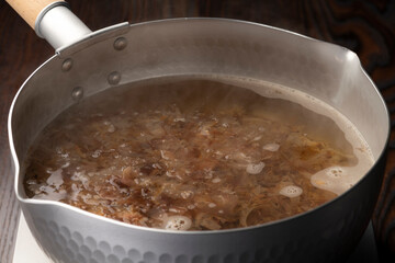 鰹節から出汁を取る