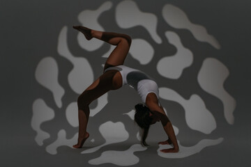 Fototapeta na wymiar Girl dancer doing stretching