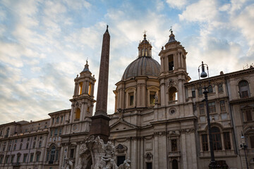 Fototapeta na wymiar イタリア　ローマのサンタニェーゼ・フォリ・レ・ムーラ聖堂と四大河の噴水