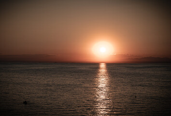 Rotersonneuntergang am Meer