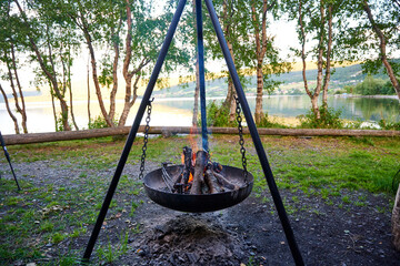 Lagerfeuer Feuerschale in der Nater beim Camping Urlaub