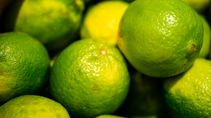 たくさんの新鮮なライム

