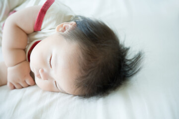Obraz na płótnie Canvas 眠る赤ちゃん 