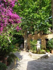 Village de Grimaud , Provence, Cote d'azur