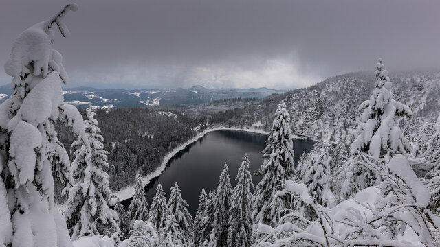 superbe vue sur le "Lac Blanc" enneig&eacute;  