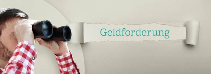 Geldforderung. Mann (Anwalt) bei Beobachtung mit Fernglas. Fokus auf Wort/Text in einem Papier Riss.