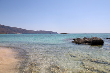Fototapeta na wymiar The magnificent beach of Elafonisi in Crete and its turquoise water, Greece