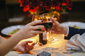 couple toasting with champagne