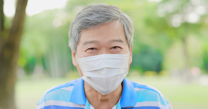 elder man wears face mask
