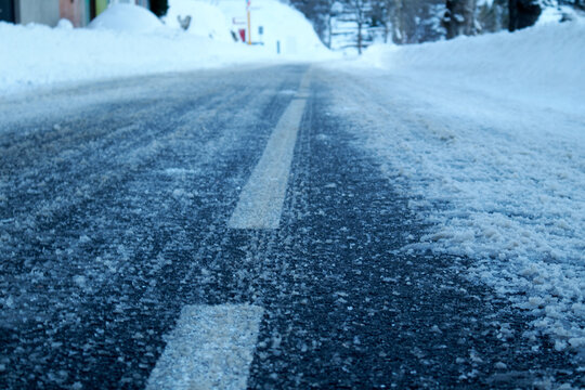 road with salt to avoid the formation of ice sheets