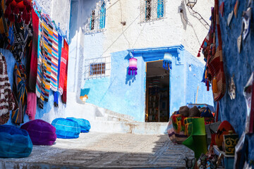 Obraz premium Shopping street in the medina, Chefchaouen, Morocco