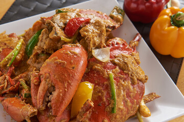 Stir-fried crab with curry powder and big claws Popular dishes in Thailand