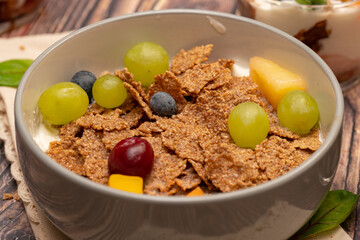 Bran flakes with fruit
