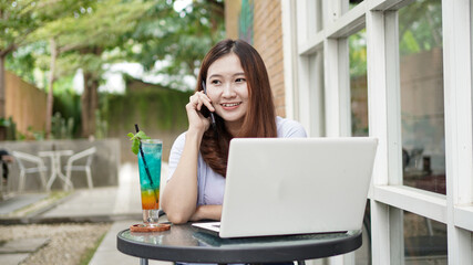 Asian business woman calling at cafe