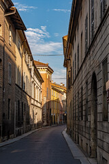Straße in der Altstadt von Piacenza in der Emilia-Romagna in Italien 