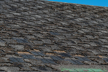Roof in a very bad state of repair. Needs replacement immediately.