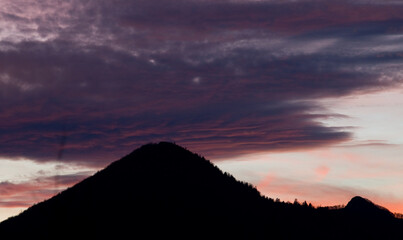 Coucher de soleil sur la montagne