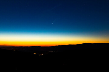 Captured comet C / 2020 F3 (NEOWISE) in the dark sky after sunset.