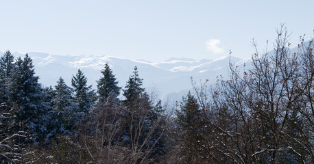 Pyrénées enneigées