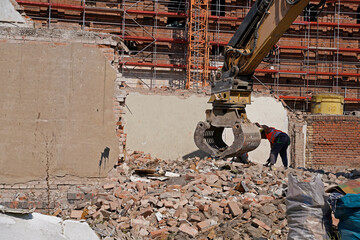 Demolition of a building in Halle Saale