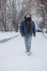 Fototapeta na wymiar man walking in winter park