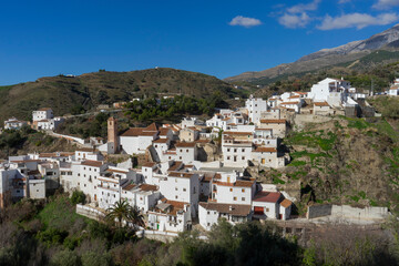 Obraz premium paseo por las blancas calles del municipio de Salares en la provincia de Málaga, Andalucía 