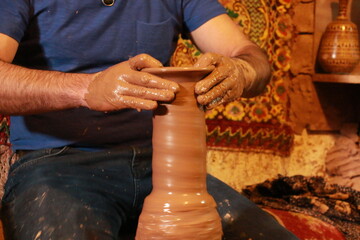 The master making soil water jug ​​in Cappadocia