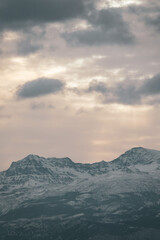 Obraz premium View of the highest peaks of Sierra Nevada (Granada, Spain) on a cloudy winter morning at sunrise