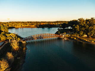 Obraz premium Red bridge